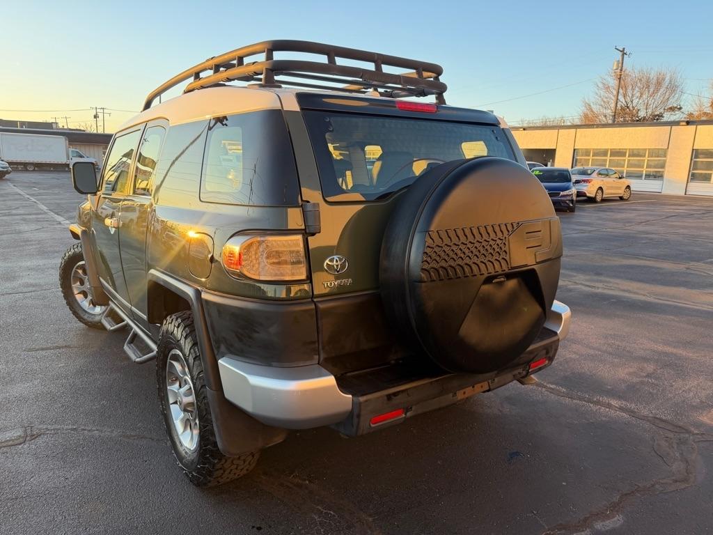 Toyota FJ Cruiser 2WD 2013