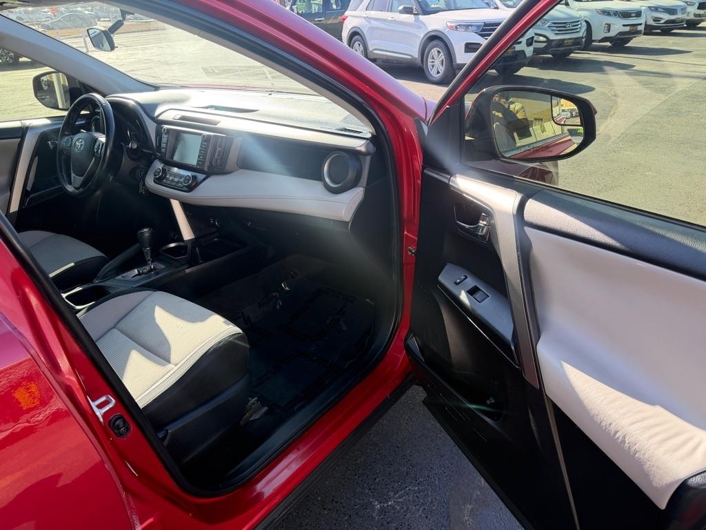 Toyota RAV4 XLE FWD 2016