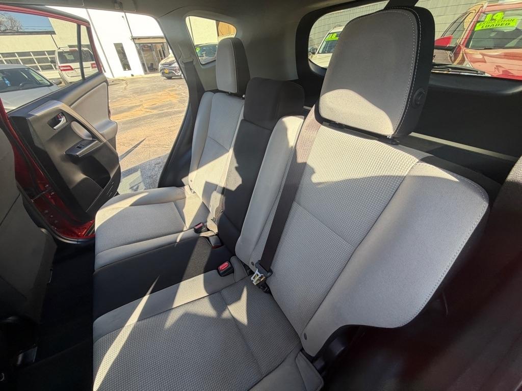 Toyota RAV4 XLE FWD 2016