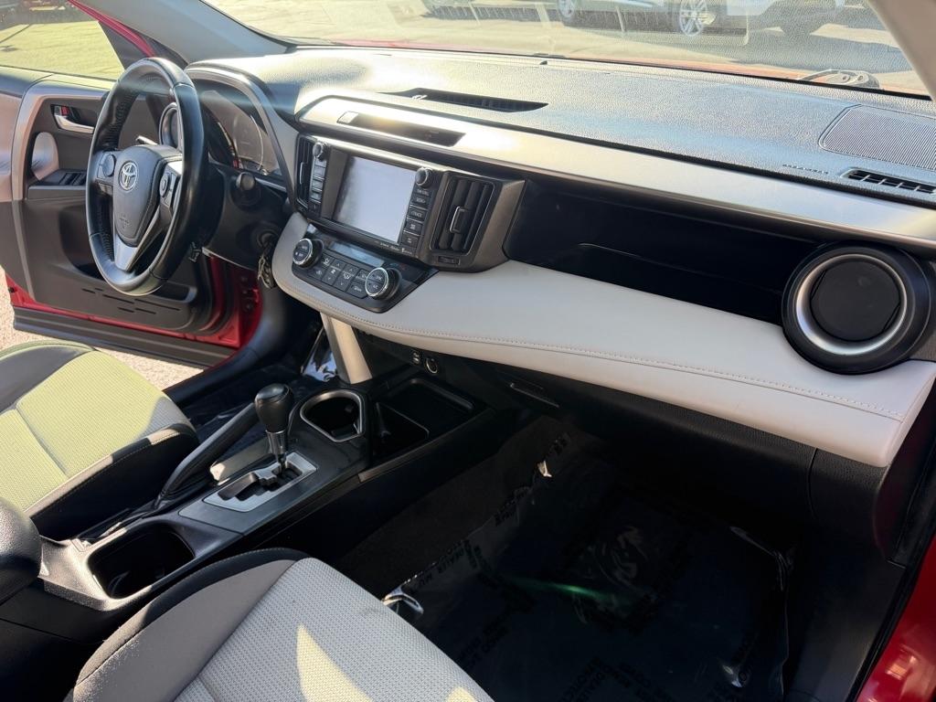 Toyota RAV4 XLE FWD 2016