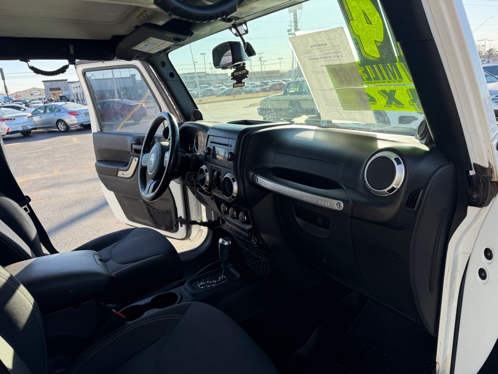 Jeep Wrangler Unlimited Sahara 4WD 2014