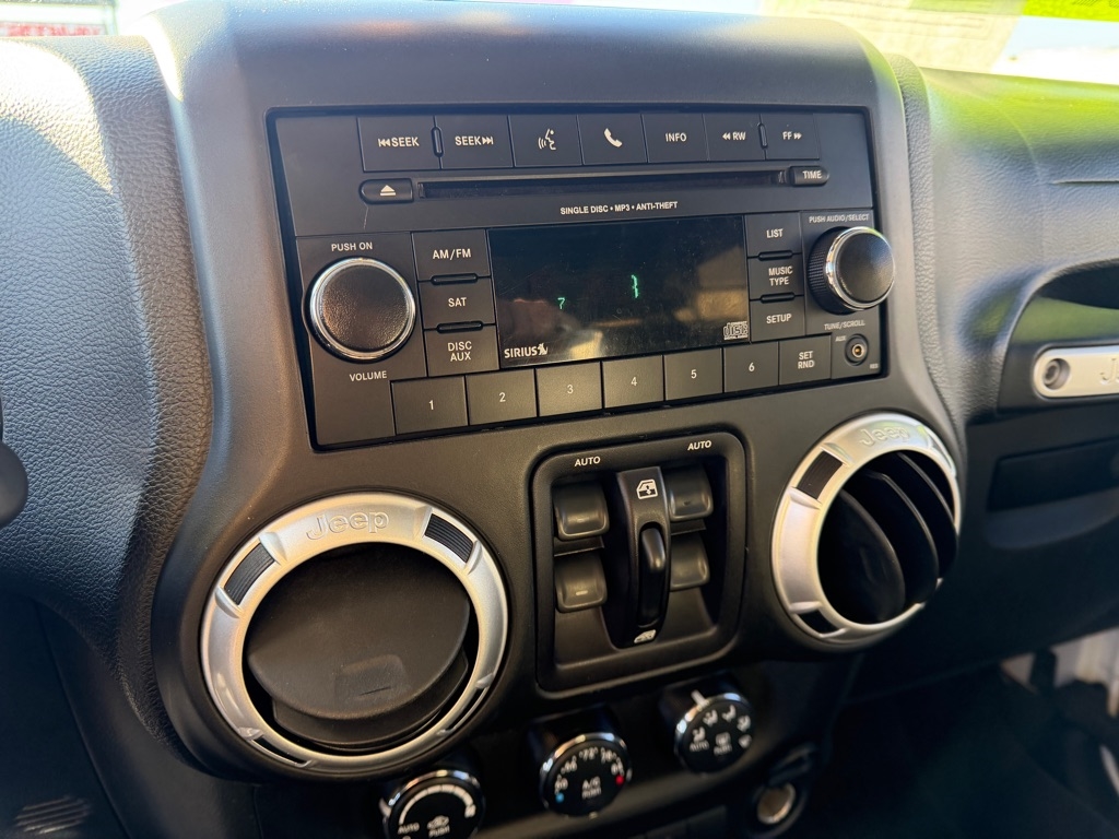 Jeep Wrangler Unlimited Sahara 4WD 2014