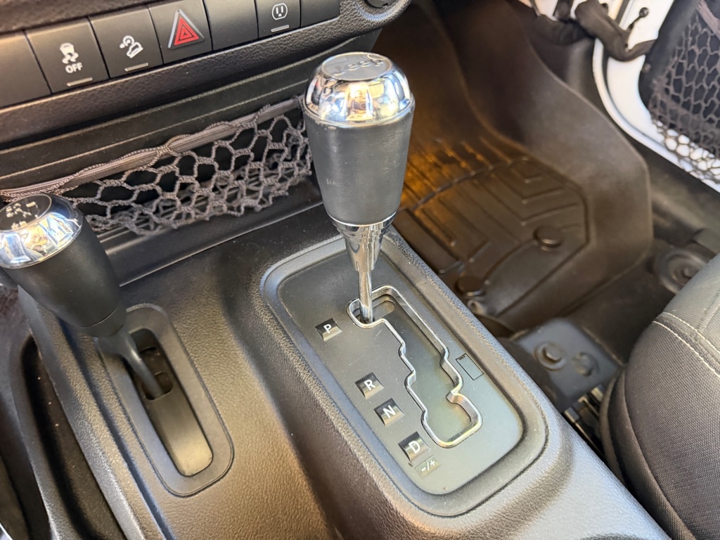 Jeep Wrangler Unlimited Sahara 4WD 2014