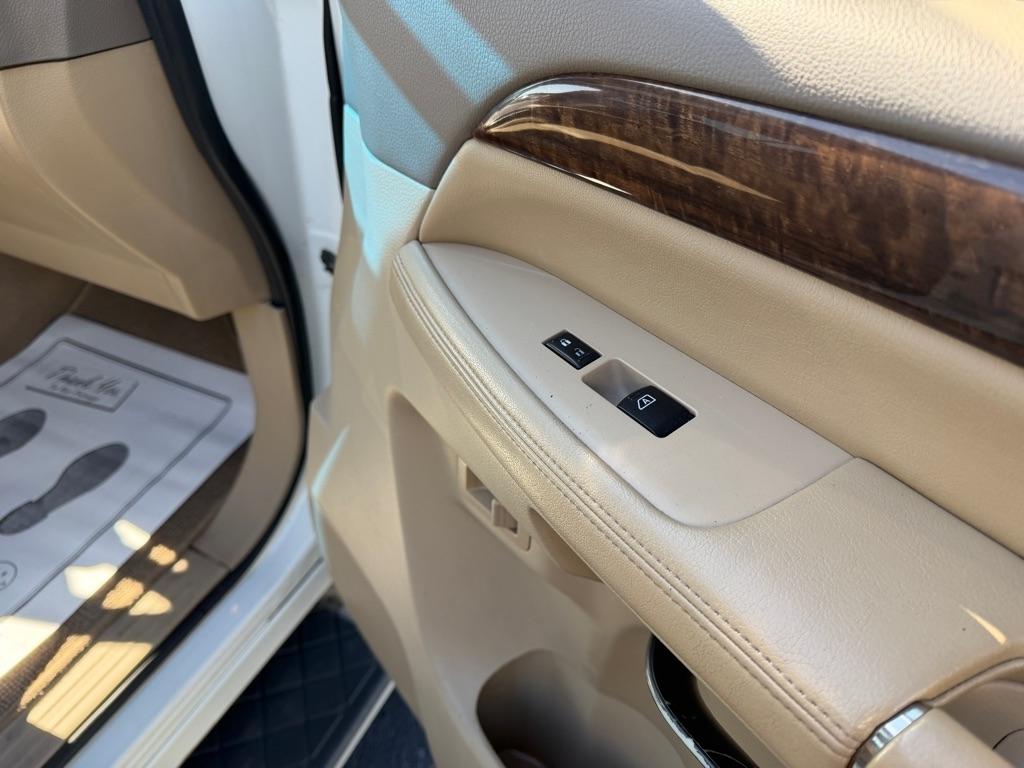 Nissan Armada SV 2WD 2011