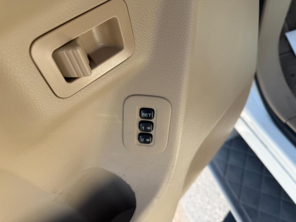 Nissan Armada SV 2WD 2011