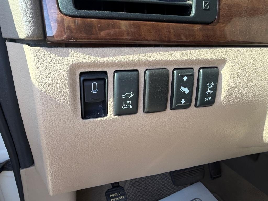 Nissan Armada SV 2WD 2011