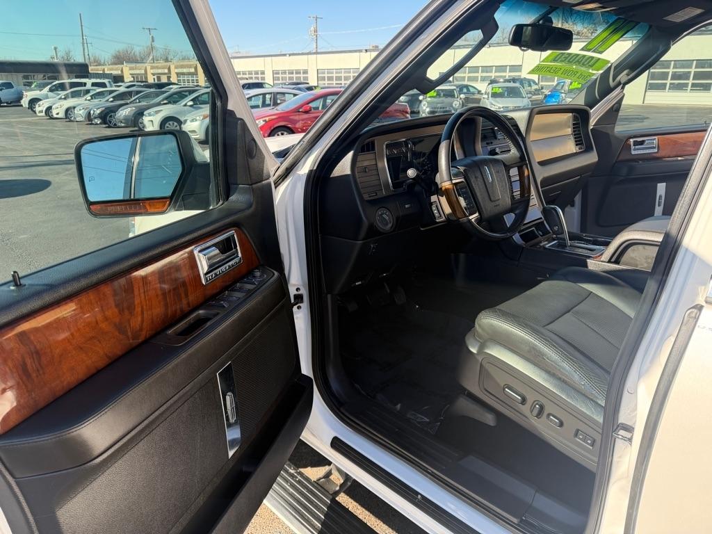 Lincoln Navigator 2WD 2011