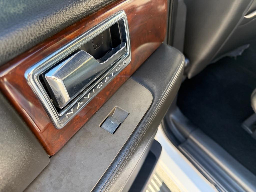 Lincoln Navigator 2WD 2011