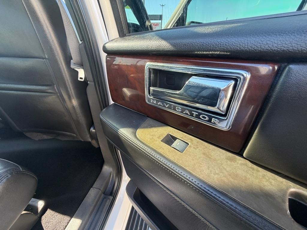 Lincoln Navigator 2WD 2011