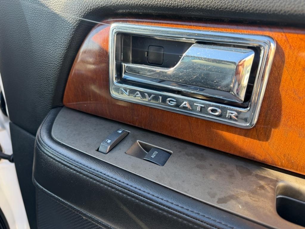 Lincoln Navigator 2WD 2011