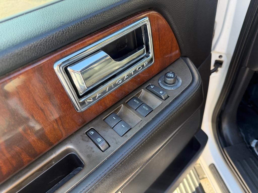 Lincoln Navigator 2WD 2011