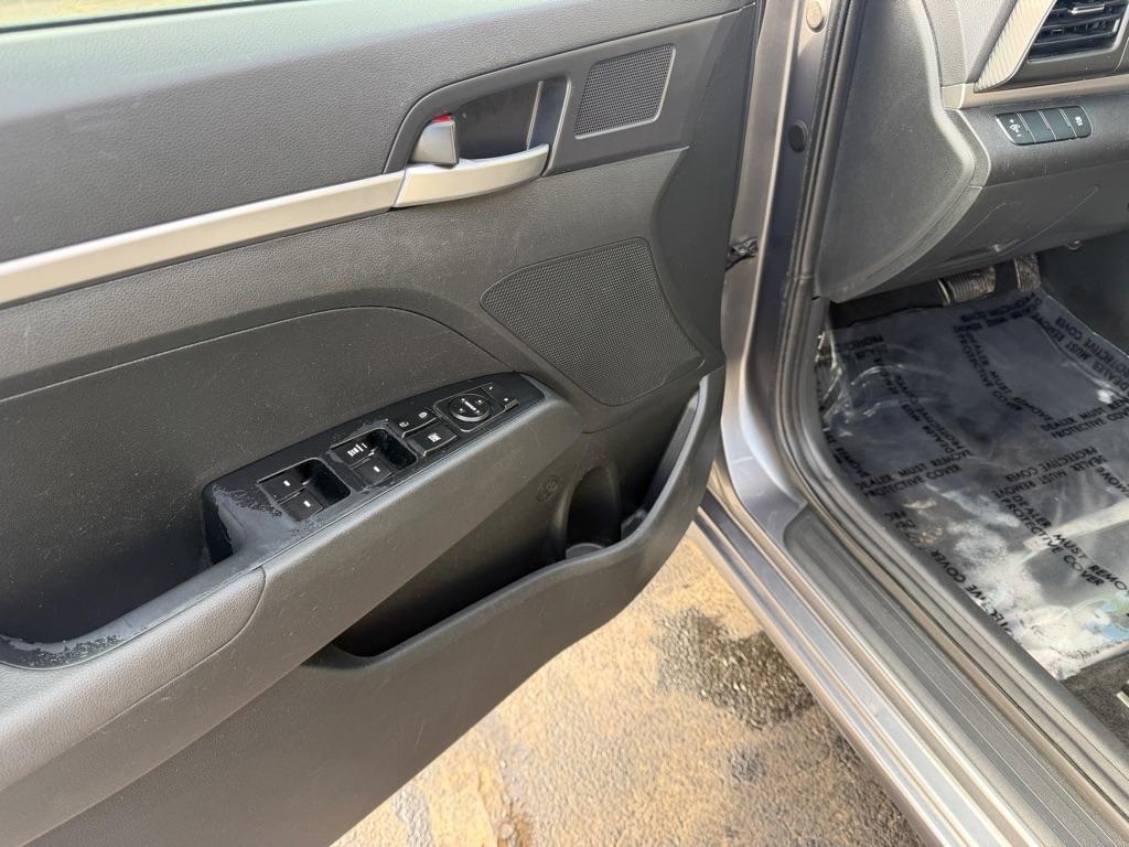 Hyundai Elantra SE 6M 2019