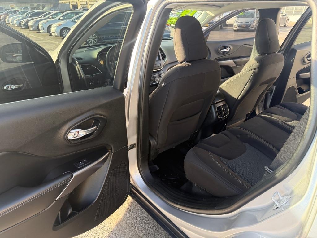 Jeep Cherokee Latitude FWD 2019