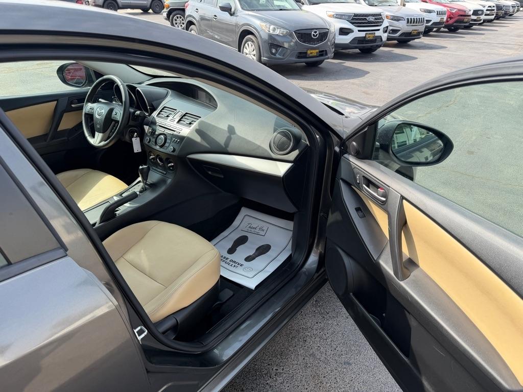 Mazda MAZDA3 i Touring 4-door 2012