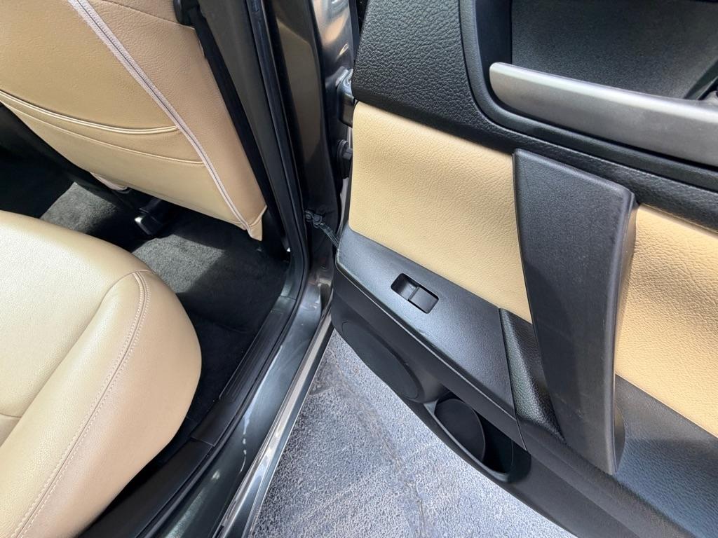 Mazda MAZDA3 i Touring 4-door 2012