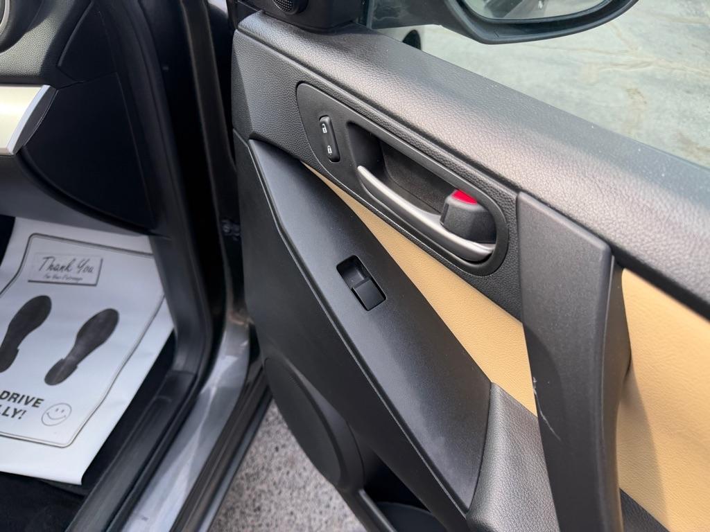 Mazda MAZDA3 i Touring 4-door 2012