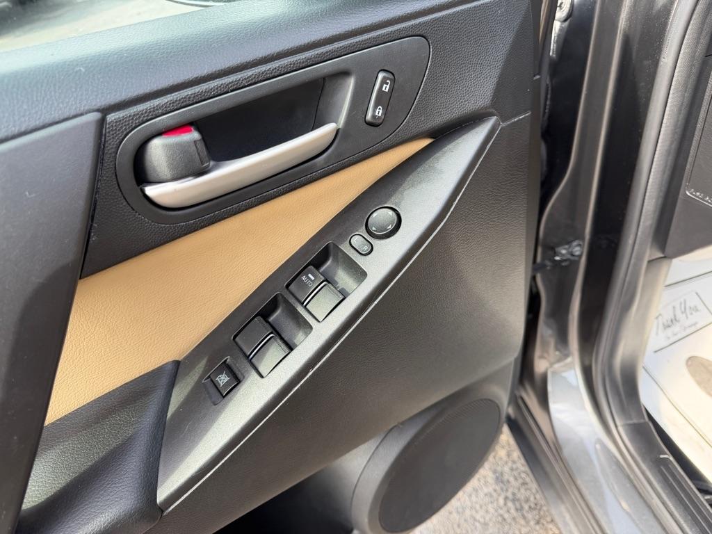 Mazda MAZDA3 i Touring 4-door 2012