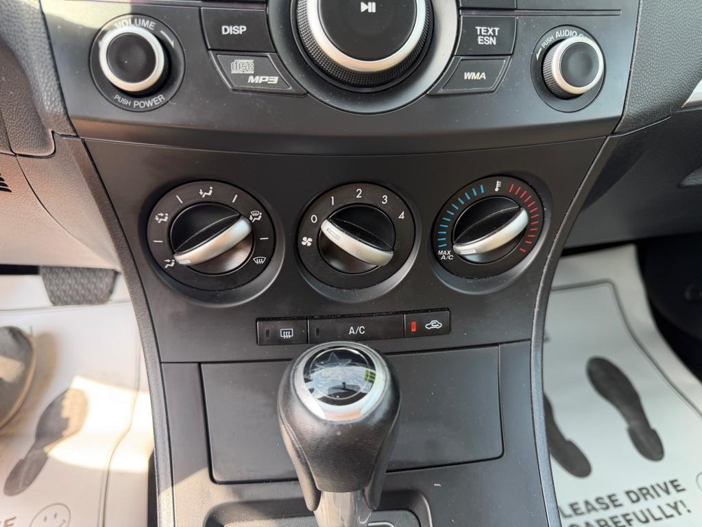 Mazda MAZDA3 i Touring 4-door 2012