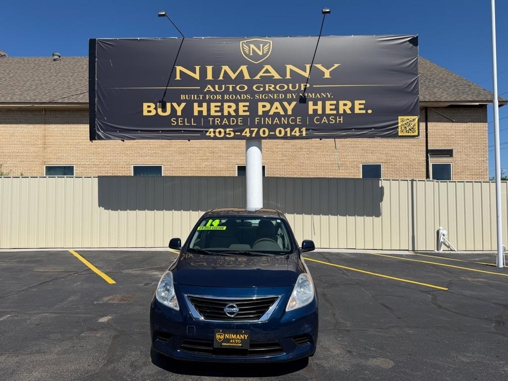 Nissan Versa 1.6 S 5M 2014