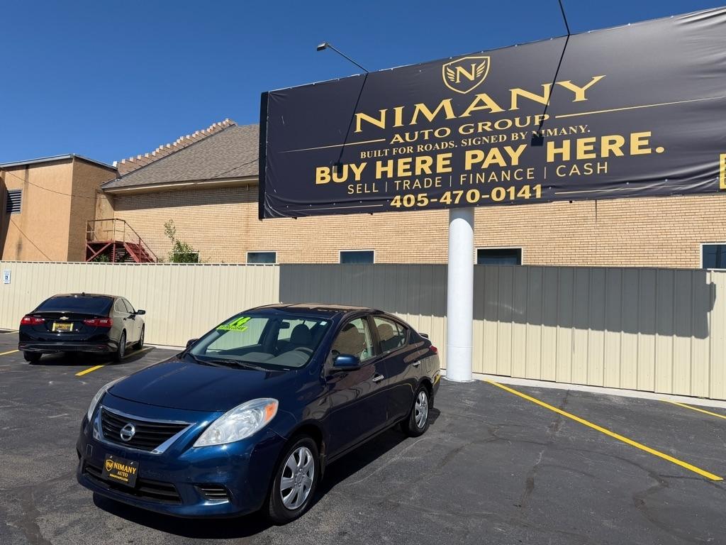 Nissan Versa 1.6 S 5M 2014