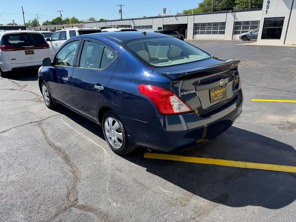 Nissan Versa 1.6 S 5M 2014