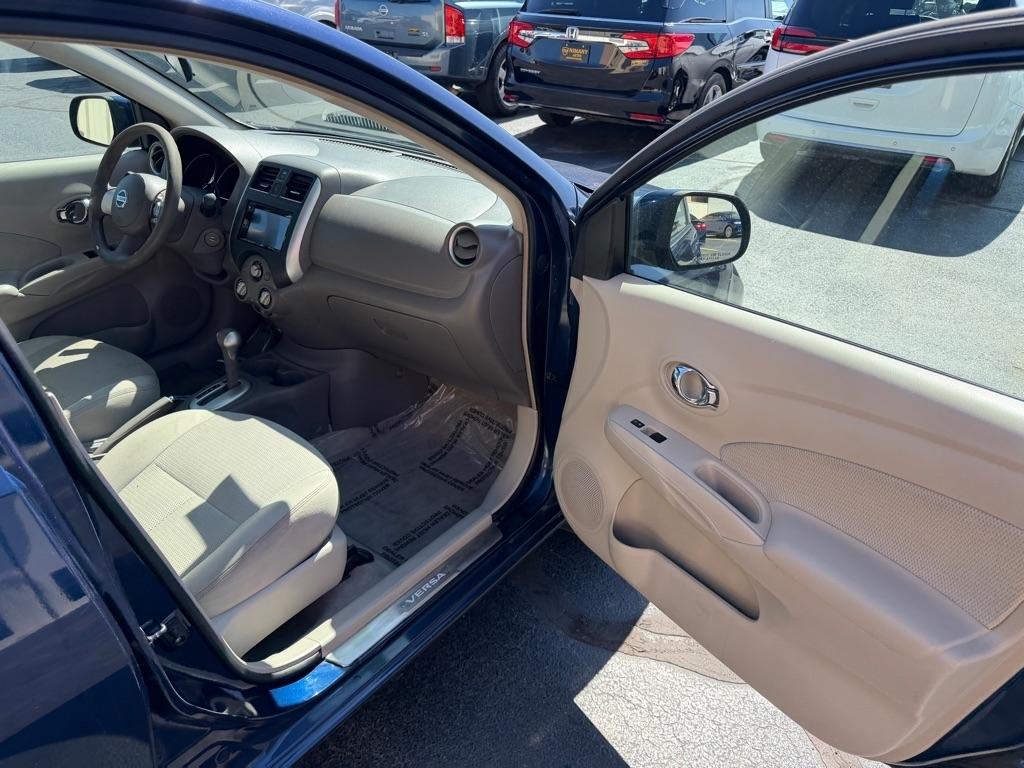 Nissan Versa 1.6 S 5M 2014
