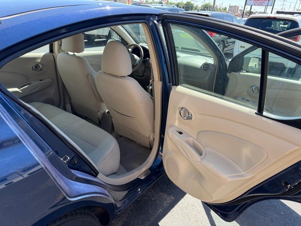 Nissan Versa 1.6 S 5M 2014