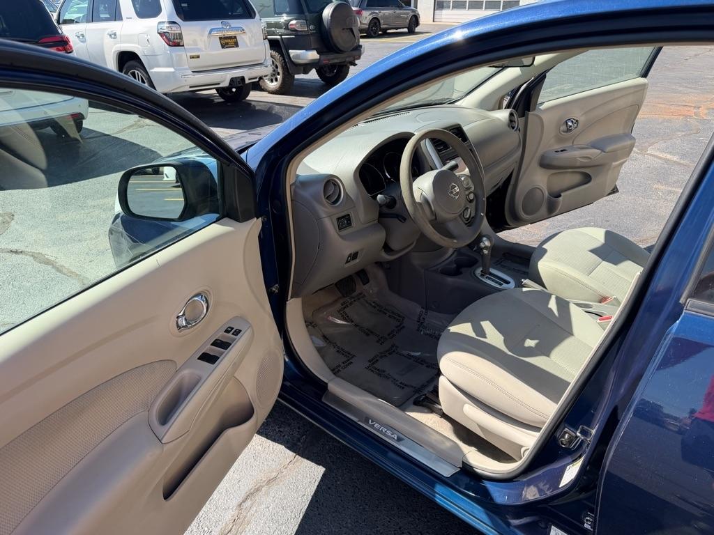 Nissan Versa 1.6 S 5M 2014