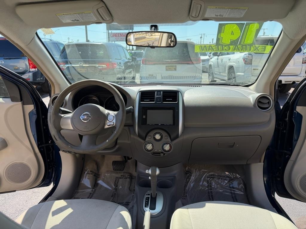 Nissan Versa 1.6 S 5M 2014