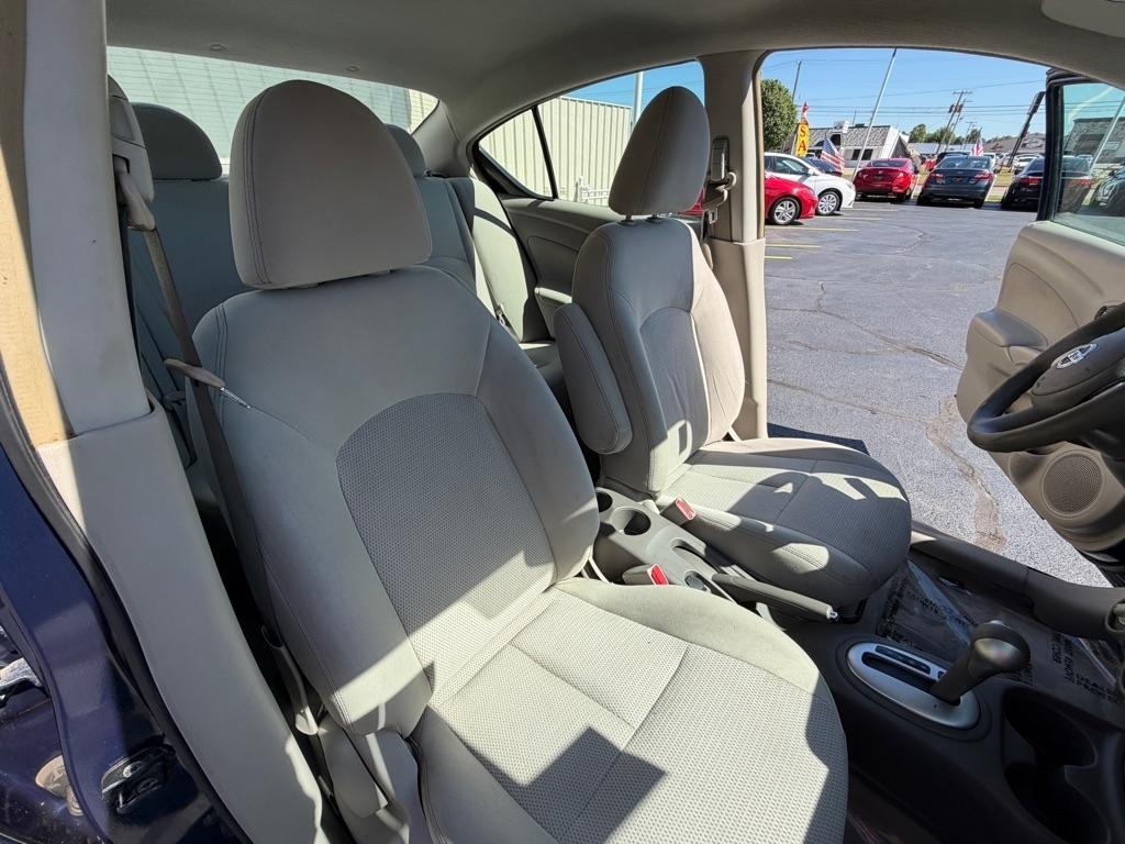 Nissan Versa 1.6 S 5M 2014