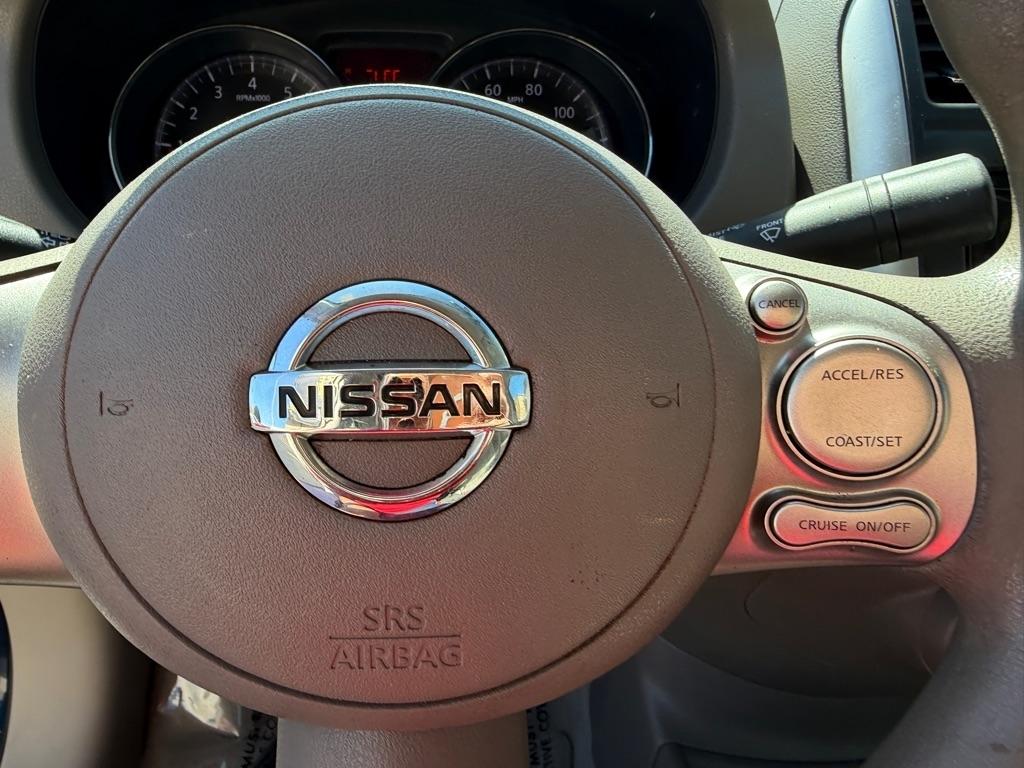 Nissan Versa 1.6 S 5M 2014