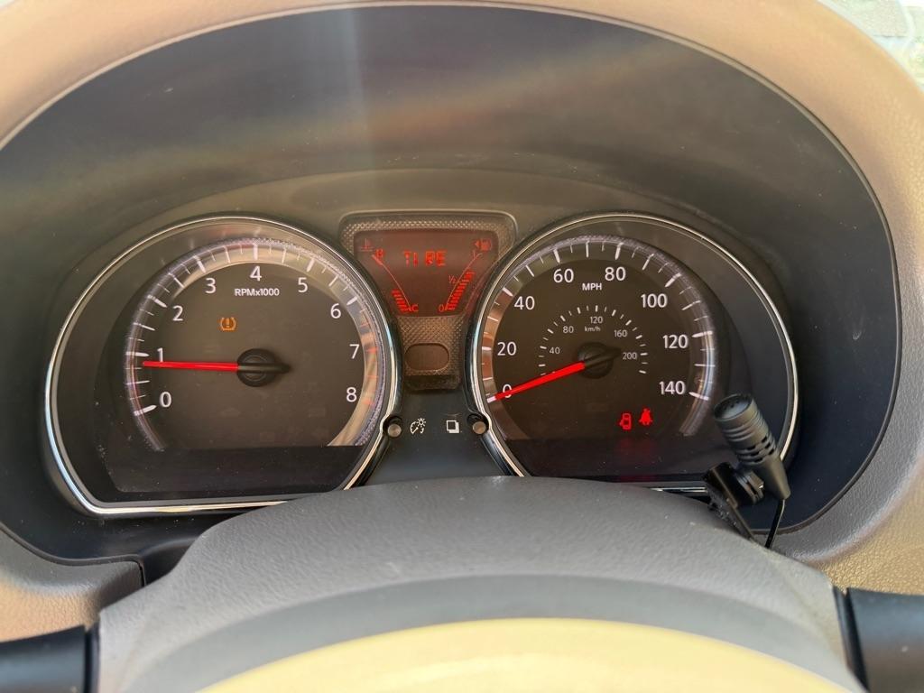 Nissan Versa 1.6 S 5M 2014