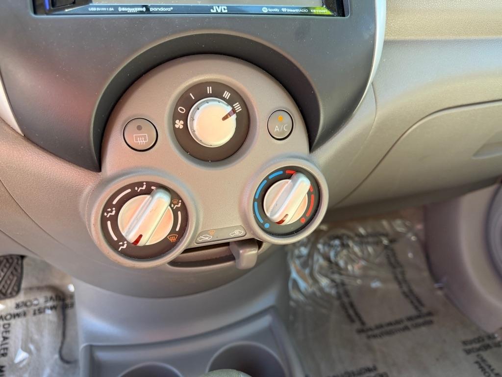 Nissan Versa 1.6 S 5M 2014