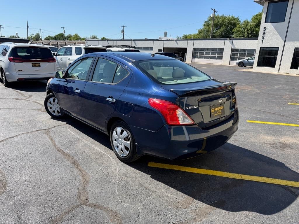 Nissan Versa 1.6 S 5M 2014