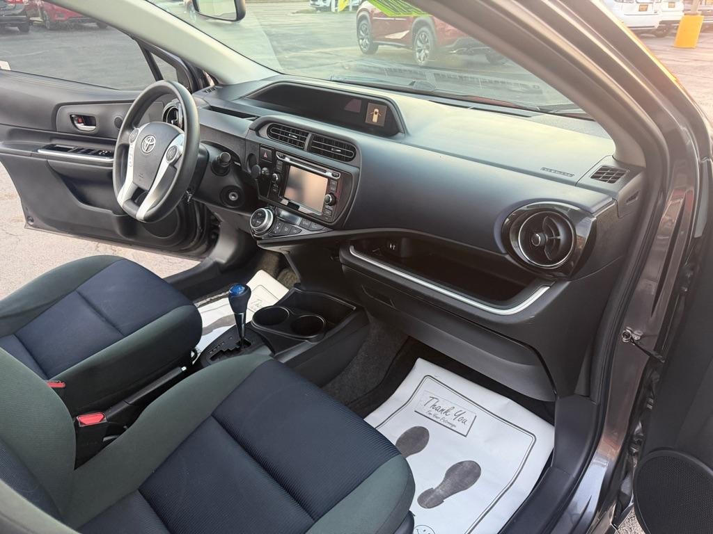 Toyota Prius c One 2015