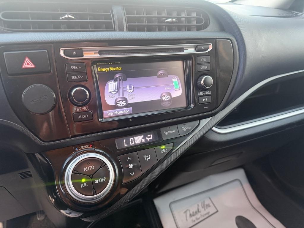 Toyota Prius c One 2015