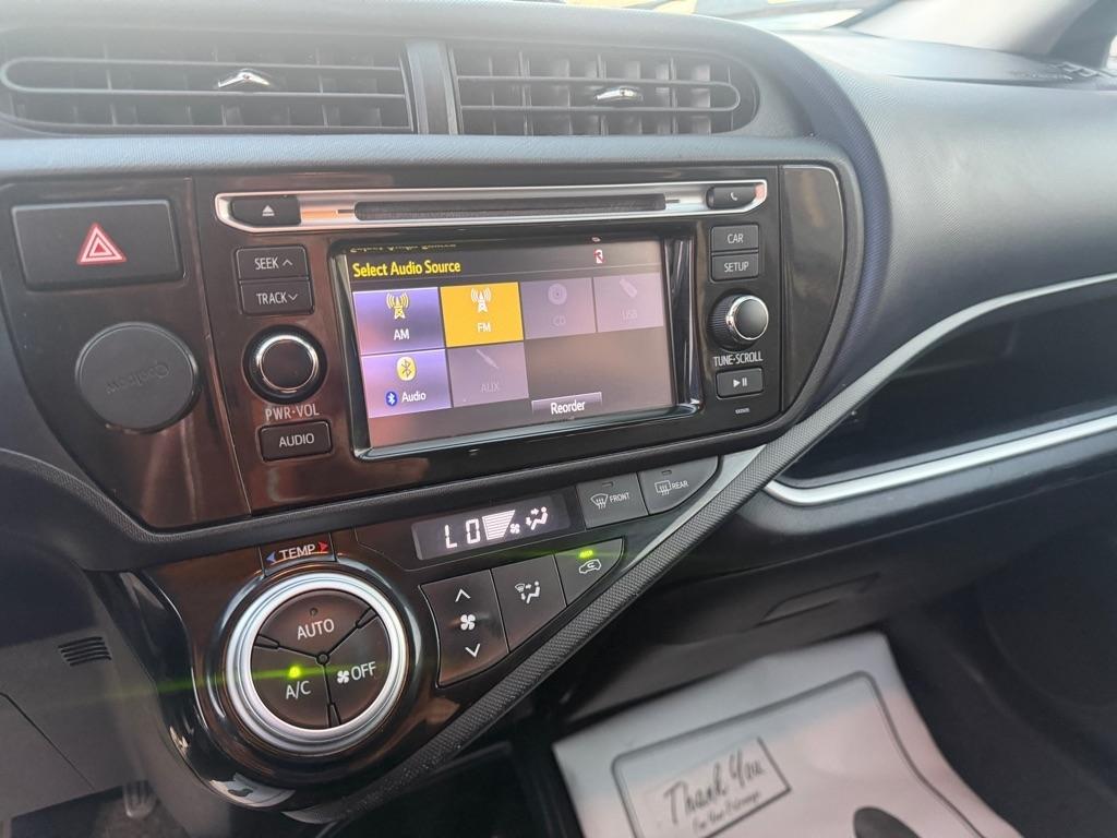 Toyota Prius c One 2015