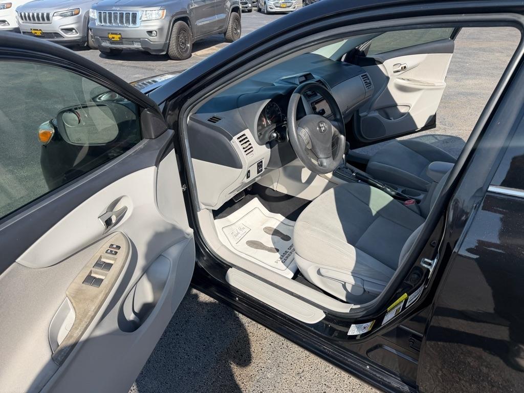 Toyota Corolla L 5-Speed MT 2013