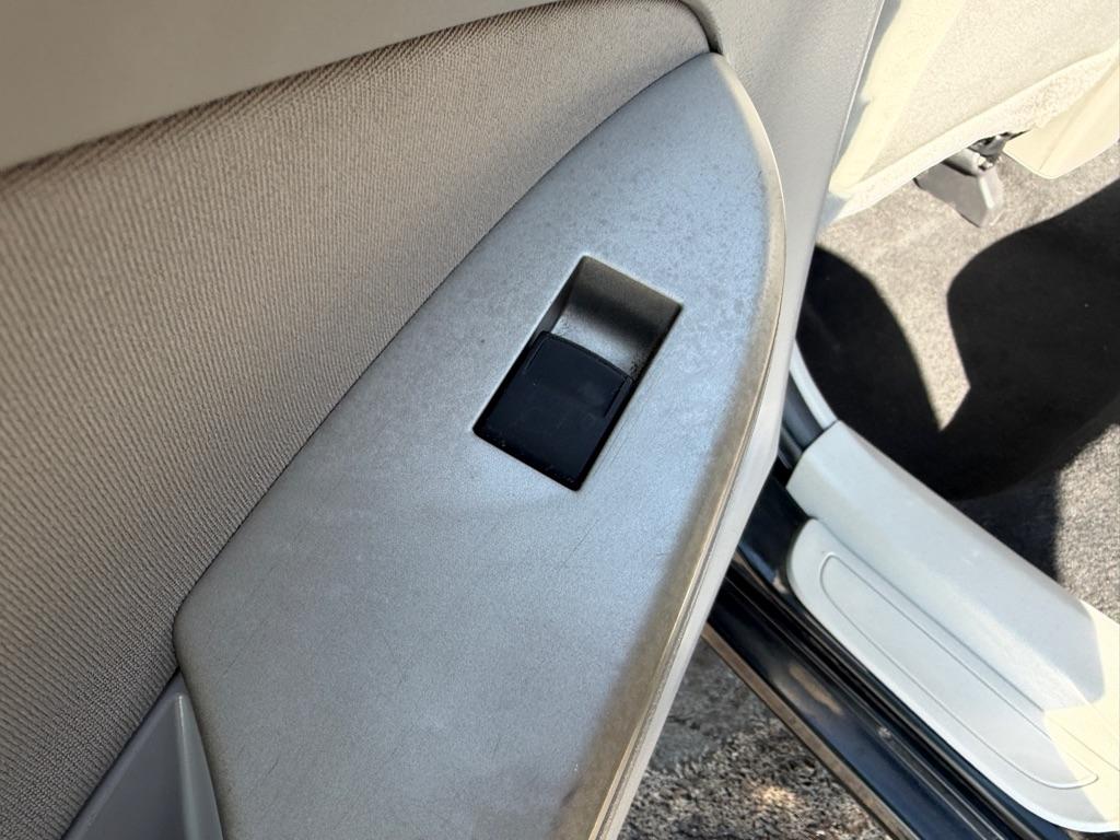 Toyota Corolla L 5-Speed MT 2013