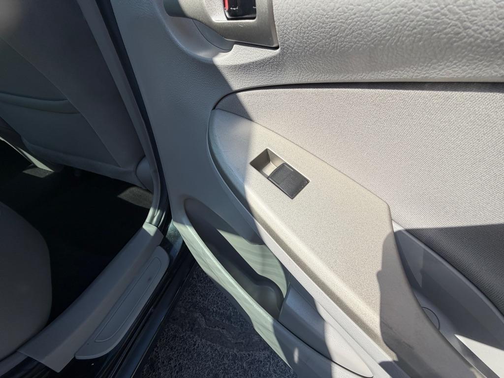 Toyota Corolla L 5-Speed MT 2013