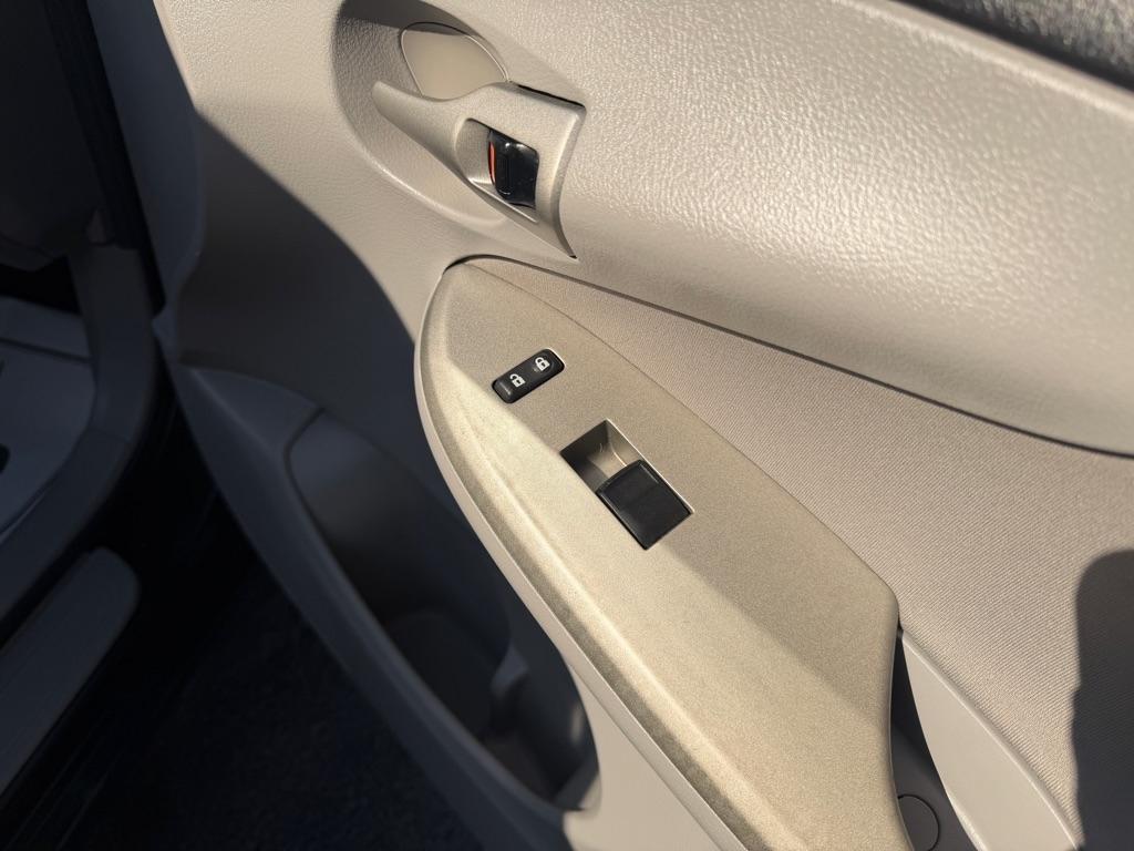 Toyota Corolla L 5-Speed MT 2013