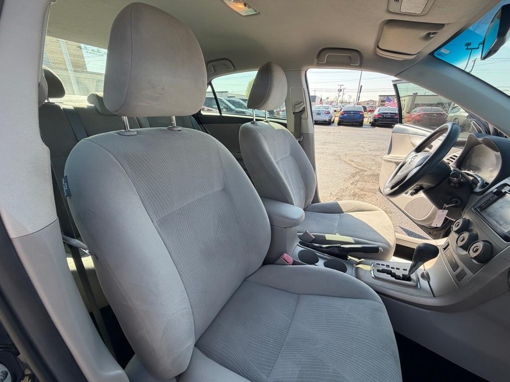 Toyota Corolla L 5-Speed MT 2013