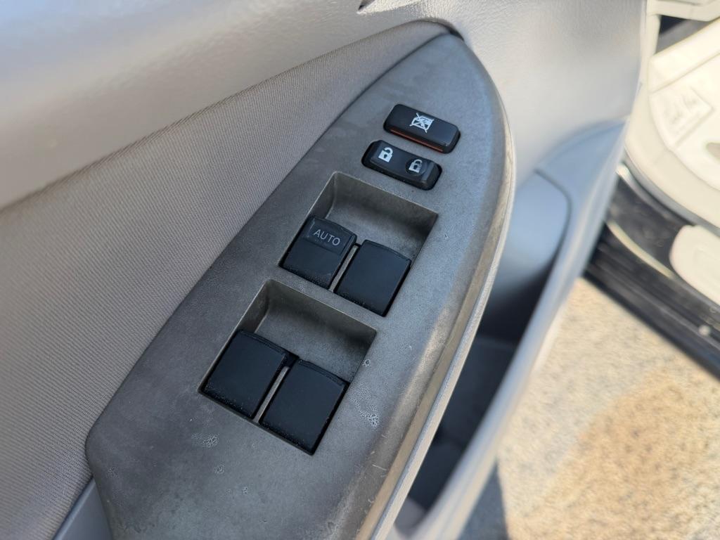 Toyota Corolla L 5-Speed MT 2013