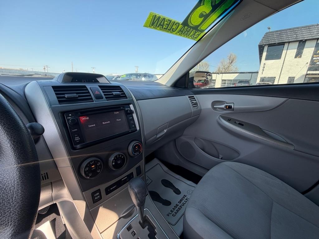 Toyota Corolla L 5-Speed MT 2013