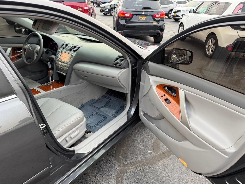 Toyota Camry SE 6-Spd MT 2010