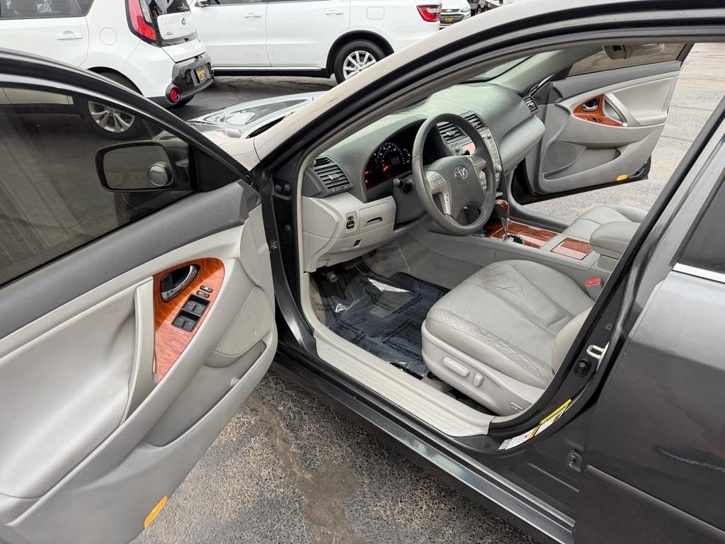 Toyota Camry SE 6-Spd MT 2010