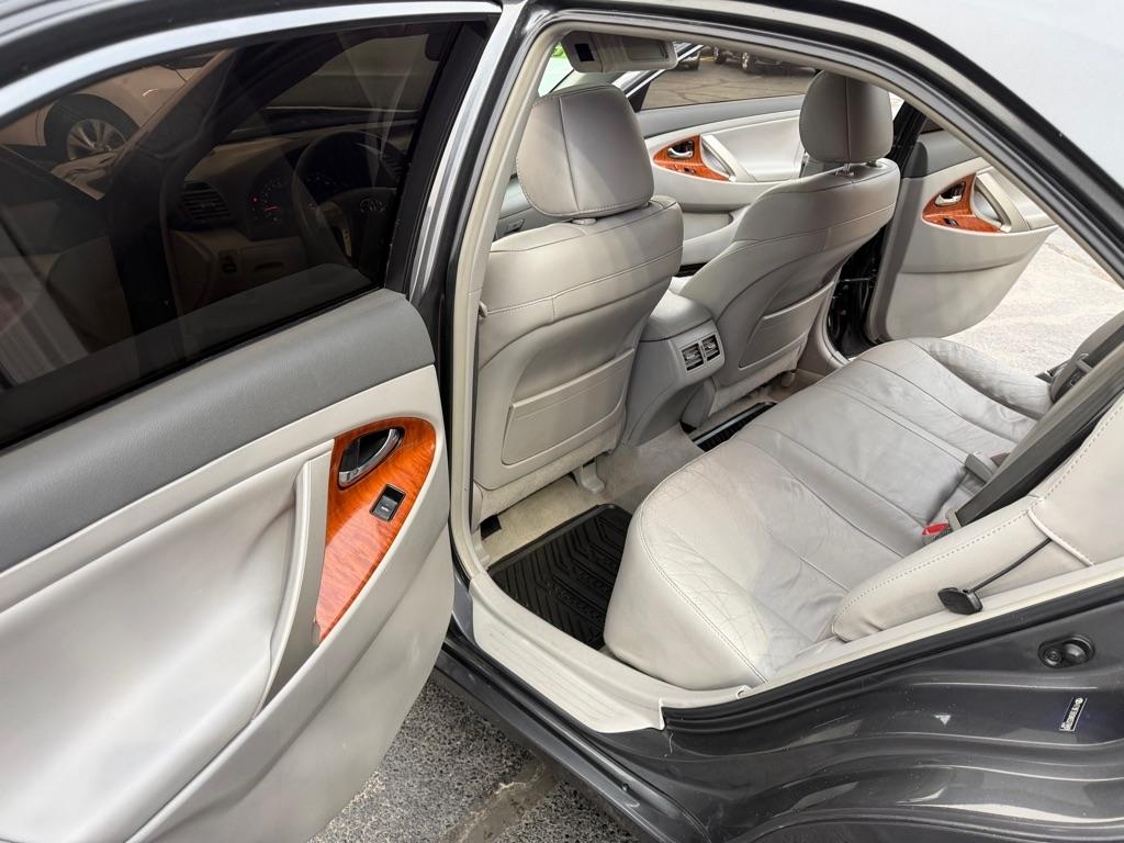 Toyota Camry SE 6-Spd MT 2010