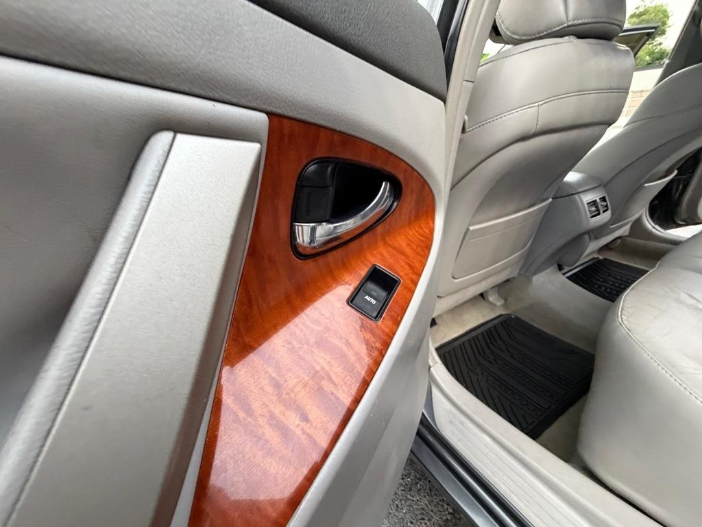 Toyota Camry SE 6-Spd MT 2010