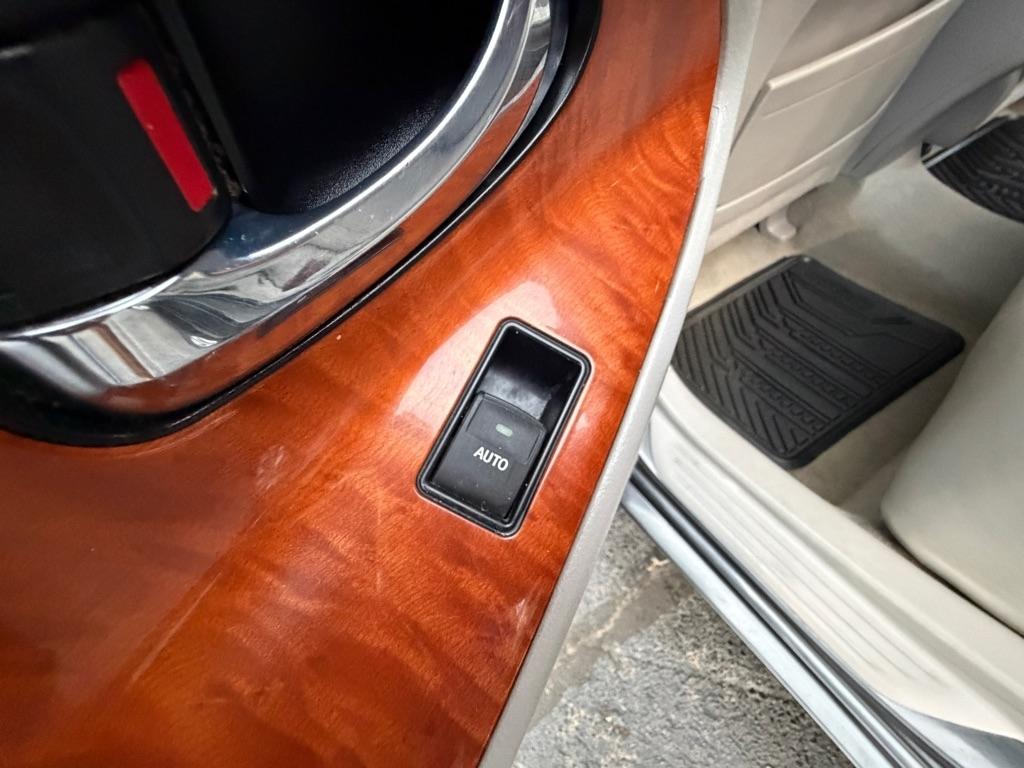 Toyota Camry SE 6-Spd MT 2010