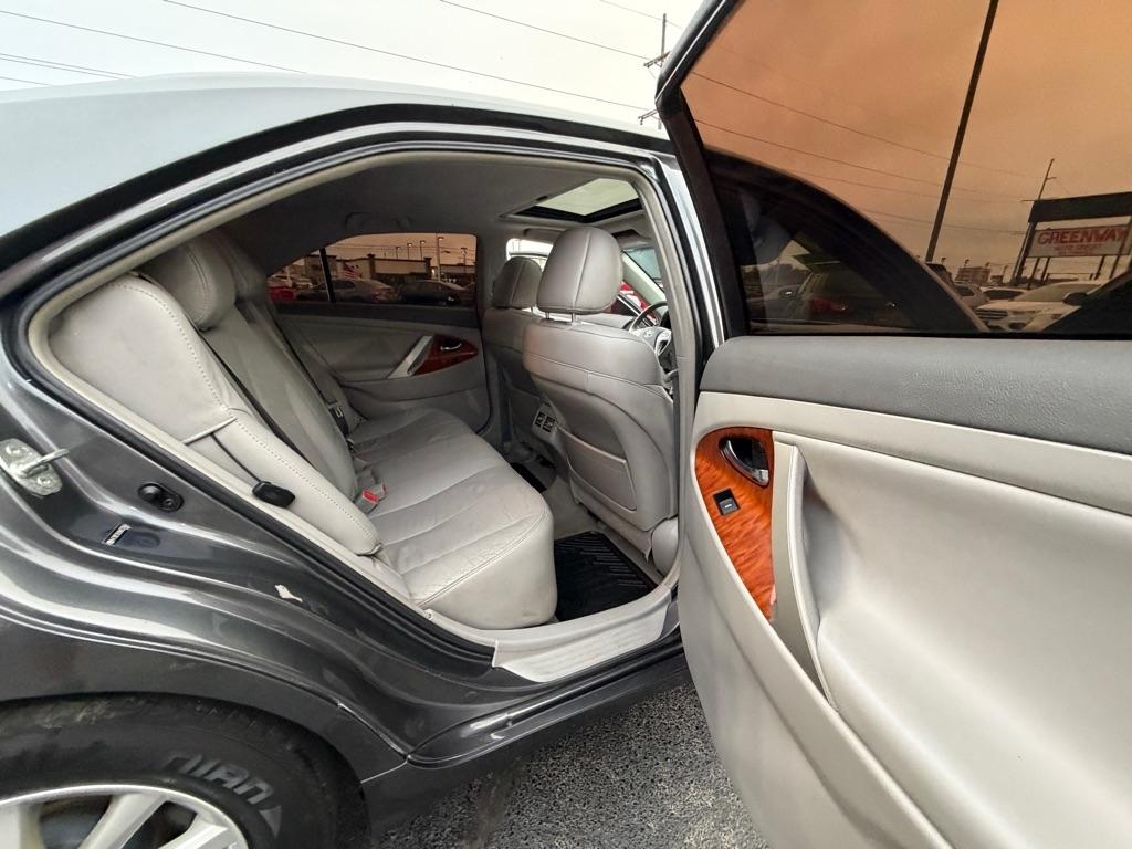 Toyota Camry SE 6-Spd MT 2010